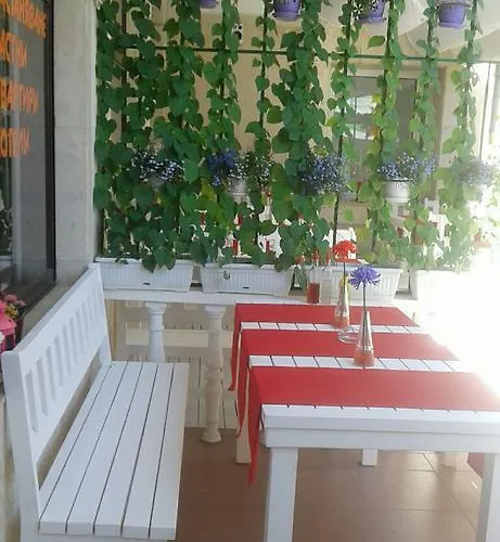 Familia Fantastiko Hotel 2*